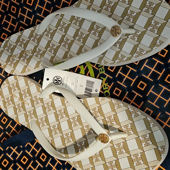 BRAND NEW! Authentic Tory Burch Chelsea Flip Flop - Picture 1 of 5
